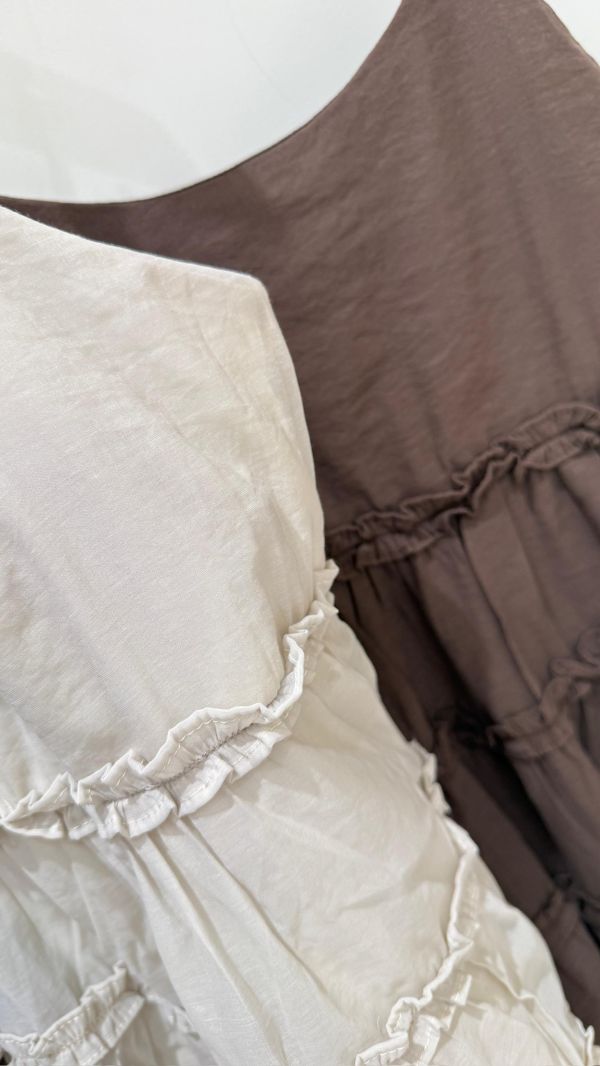 【薄透花邊吊帶洋裝】 