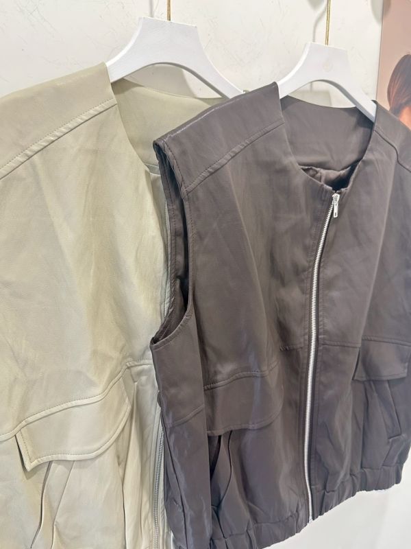 【蛋白皮革短背心】 