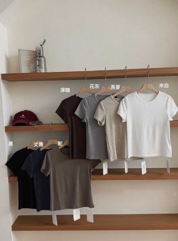 【薄款螺紋圓領上衣】 