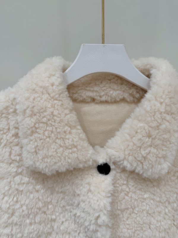 翻領羊羔毛排釦外套 