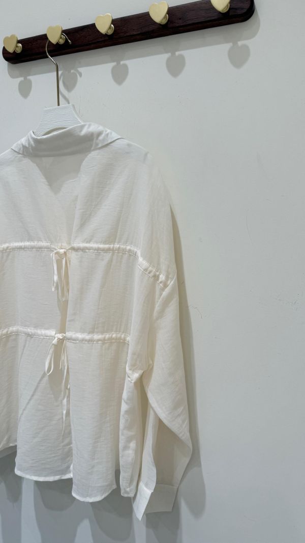 【後雙綁帶透膚棉麻襯衫】 