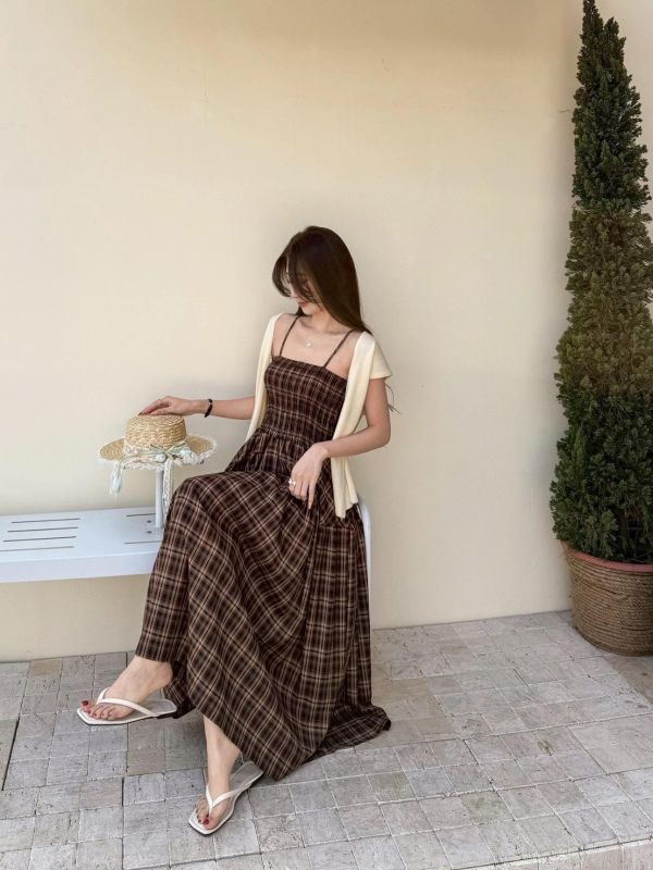 【格紋鬆緊吊帶長洋裝】 