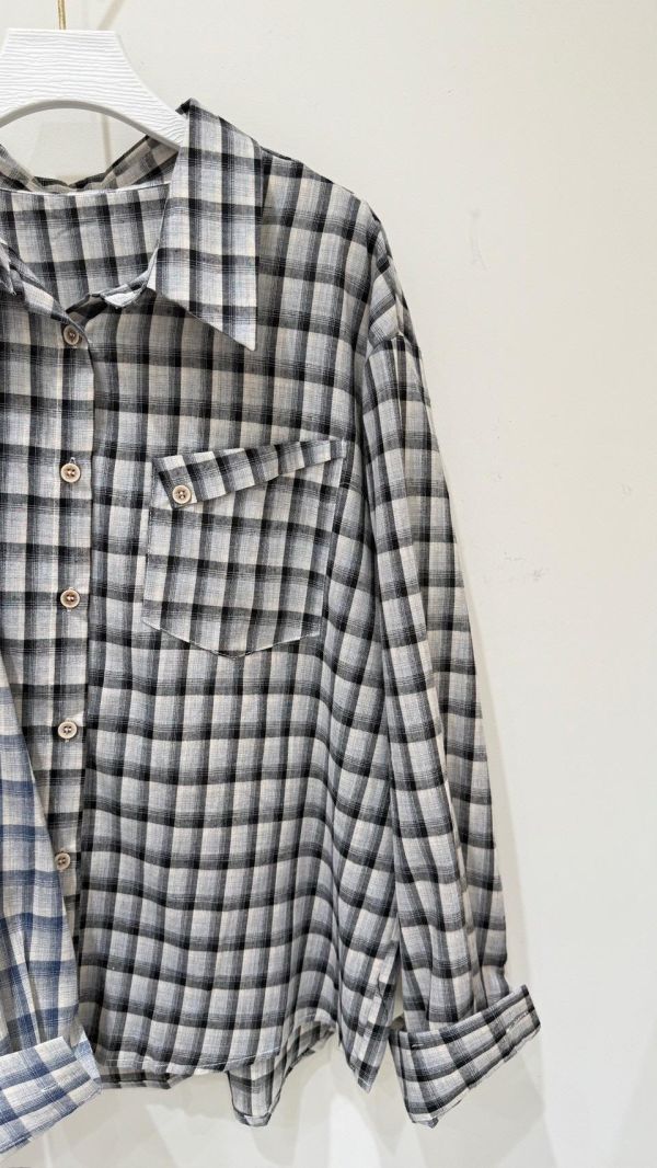 【木釦格紋棉麻襯衫】 