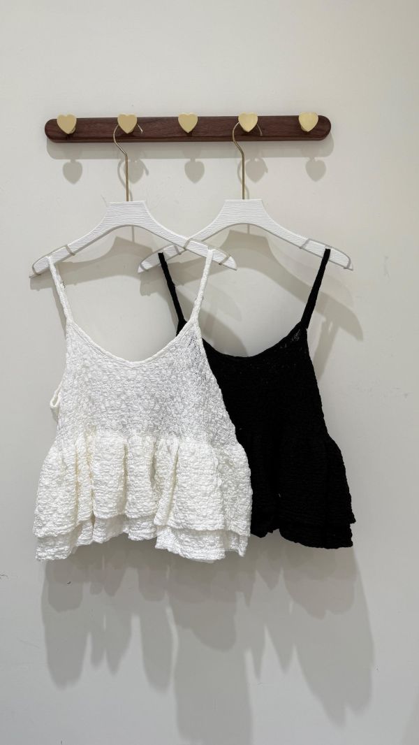 【泡泡布花朵雙層吊帶背心】 