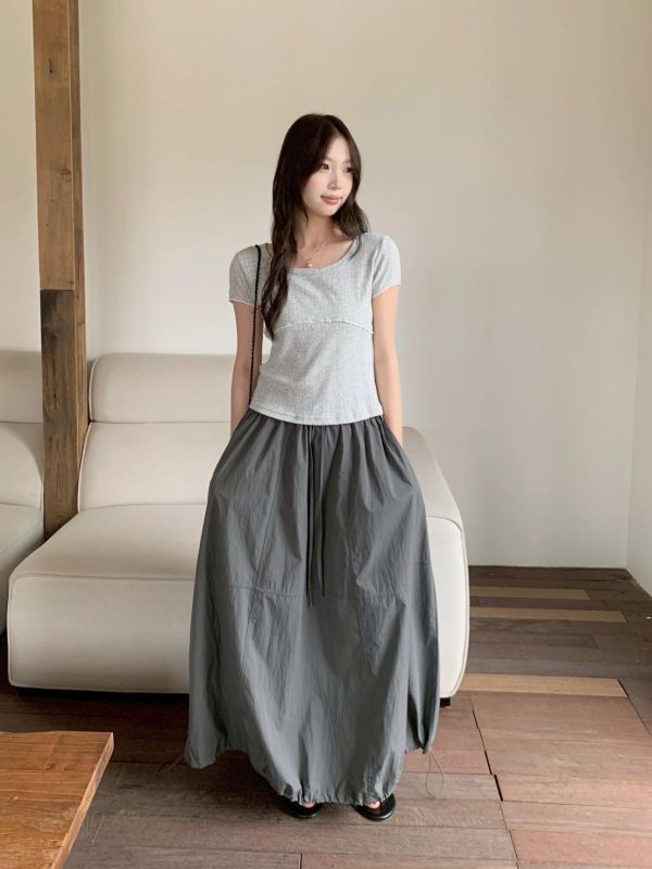 【小蕾絲花邊拼接U領上衣】 