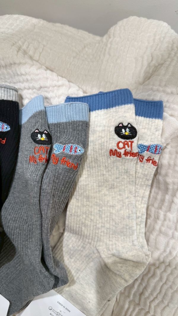 右魚左貓刺繡襪 