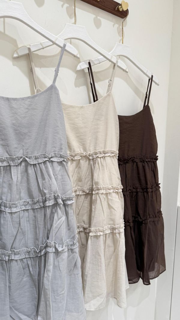 【薄透花邊吊帶洋裝】 