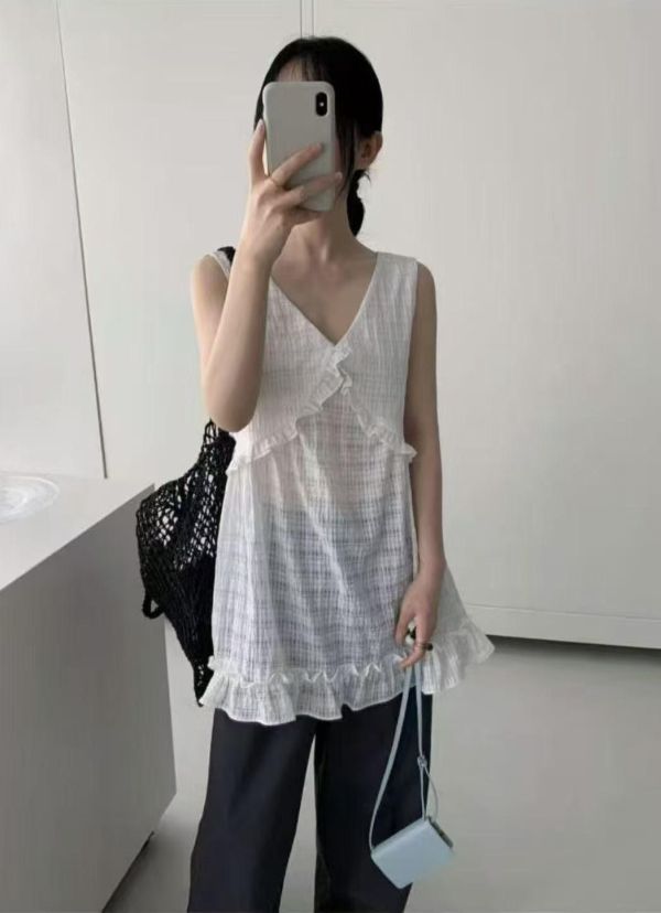 【肌理方格木耳邊背心】 