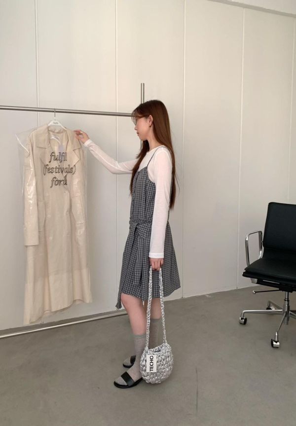 【格紋綁帶吊帶短洋裝】 