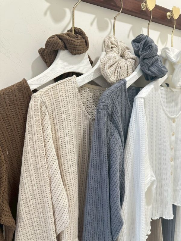 【階梯緹花短罩衫（附大腸圈）】 