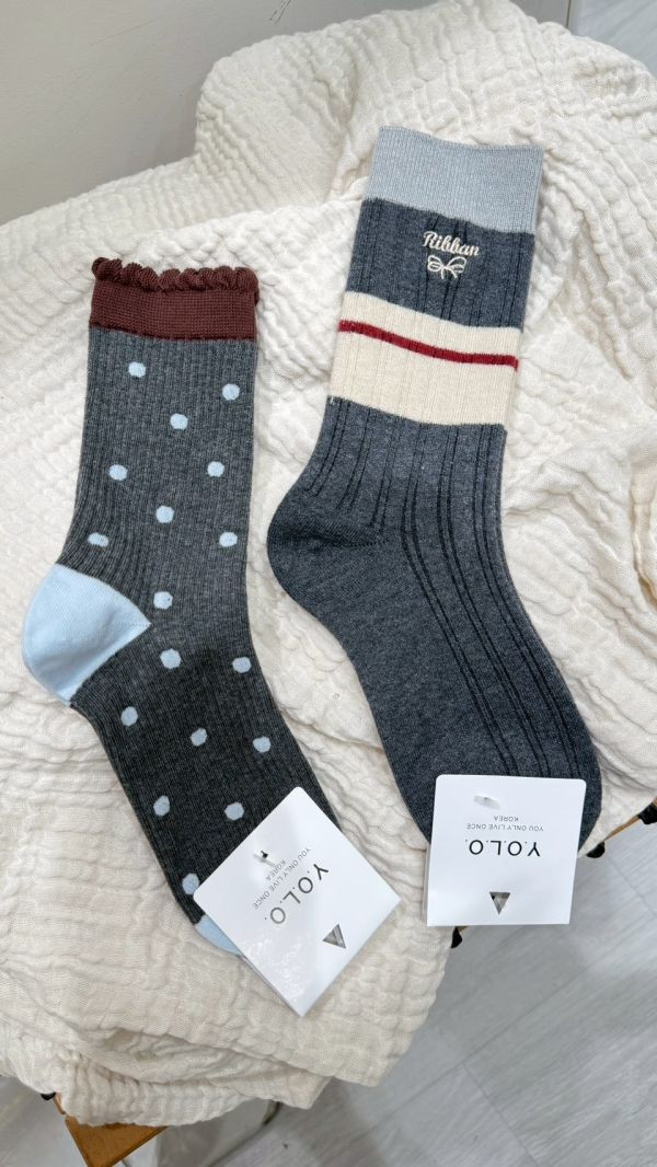 木耳邊灰點點襪 