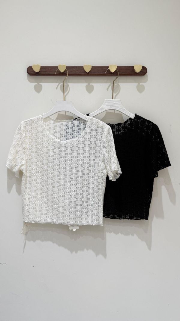 【拼圖透膚蕾絲短袖上衣】 