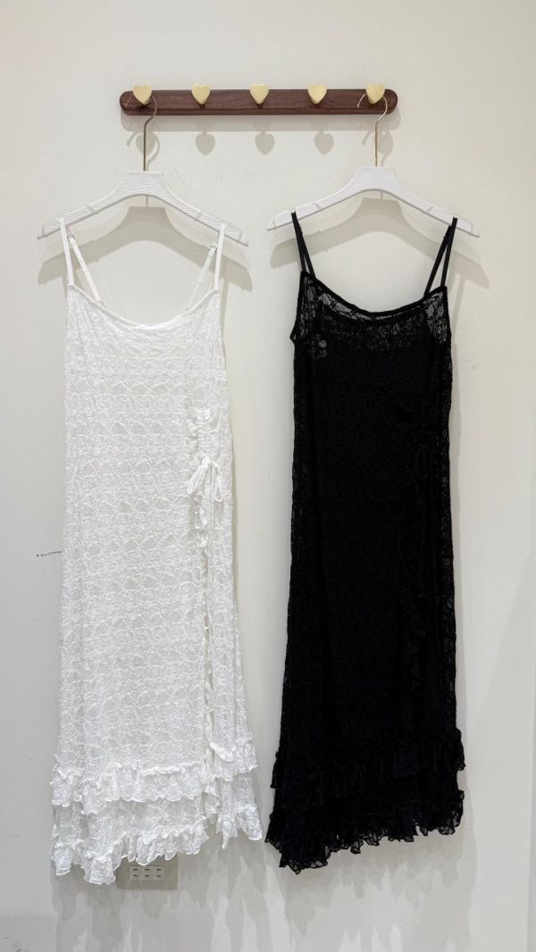 【蕾絲開衩吊帶罩衫】 