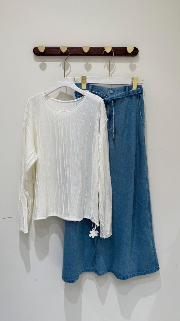 【羊毛切線肌理上衣】 