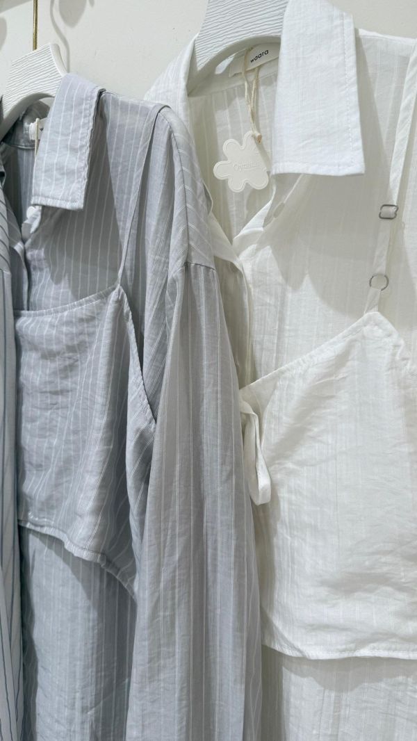 【疊穿吊帶條紋襯衫】 