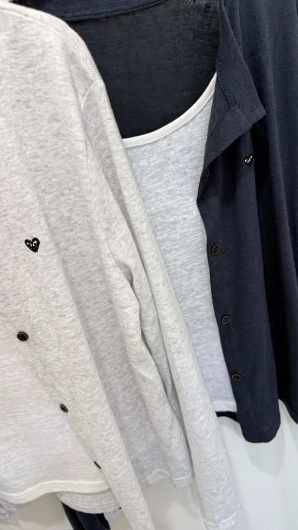 假兩件式日常必備款上衣 