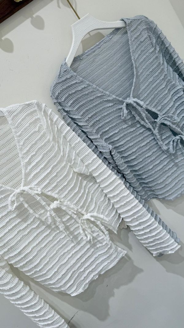 【斜開肌理綁帶罩衫】 