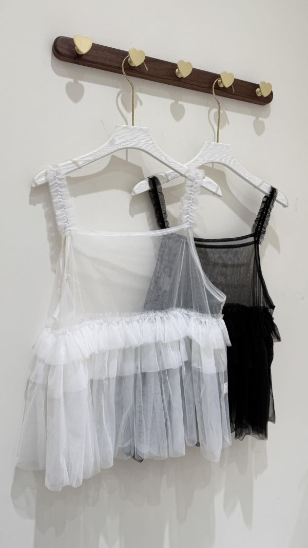 【肩帶荷葉網紗吊帶背心】 