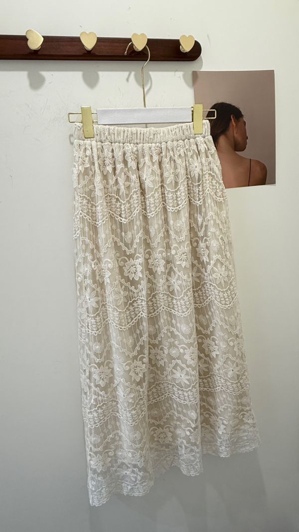 【刺繡蕾絲長裙】 