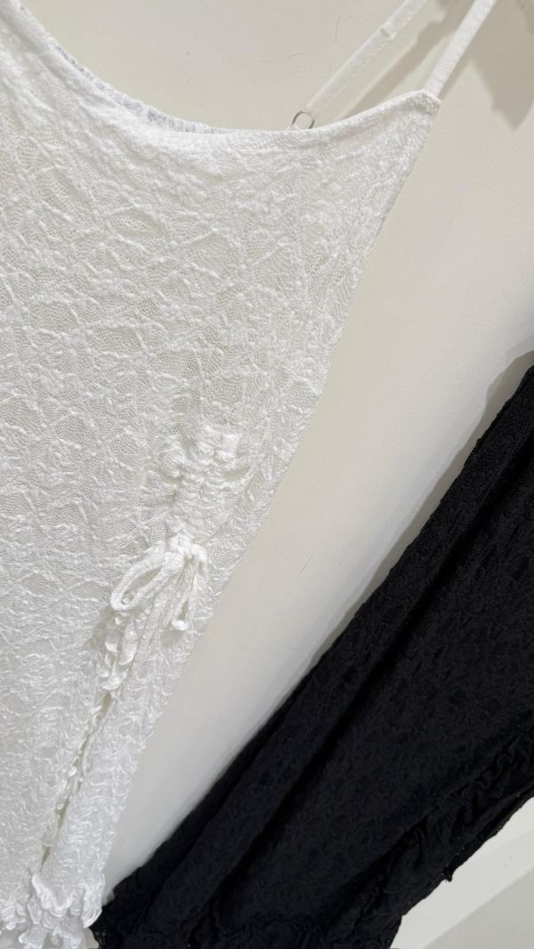 【蕾絲開衩吊帶罩衫】 