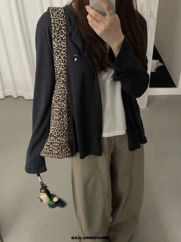 假兩件式日常必備款上衣 