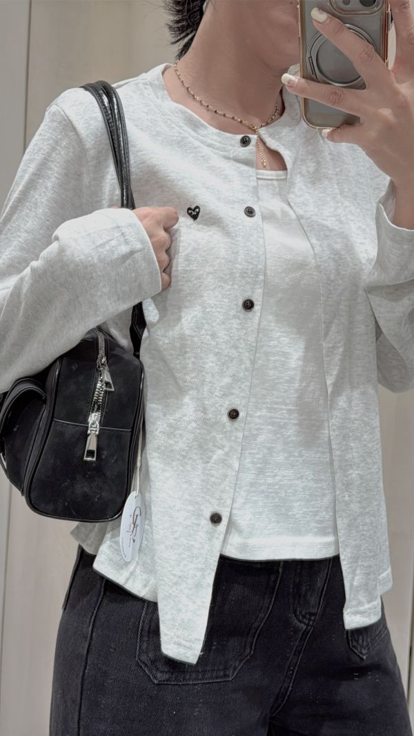 假兩件式日常必備款上衣 