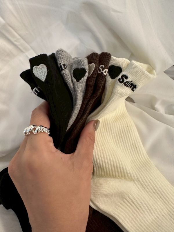 兩邊不一樣後刺繡襪子 