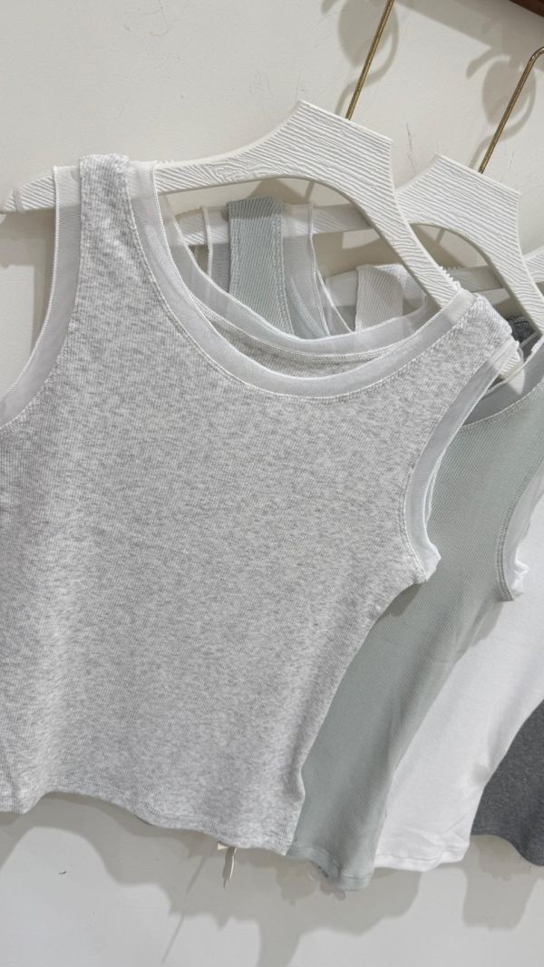 【拼接網紗素面背心】 