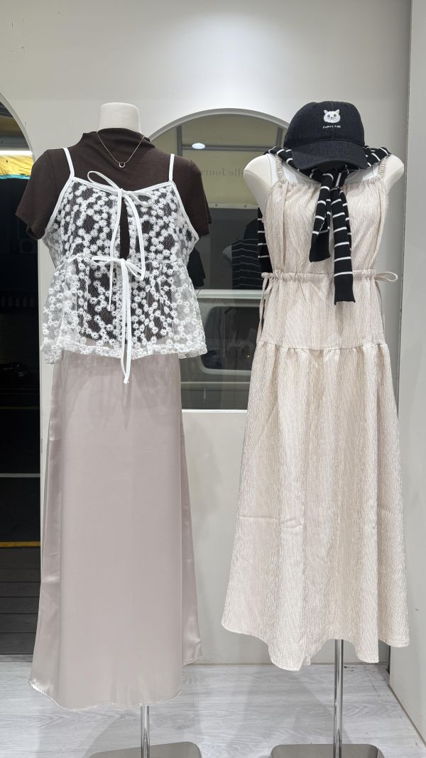 【刺繡小雛菊綁帶吊帶背心】 