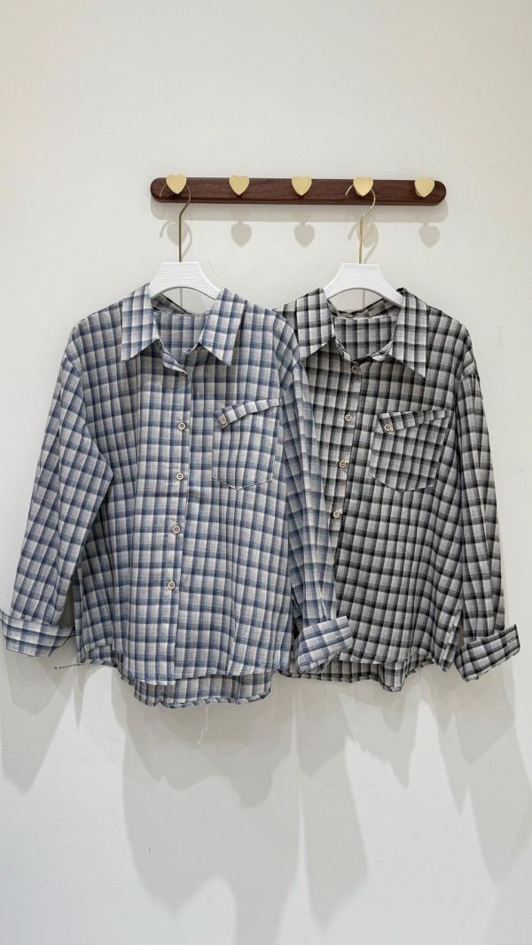 【木釦格紋棉麻襯衫】 