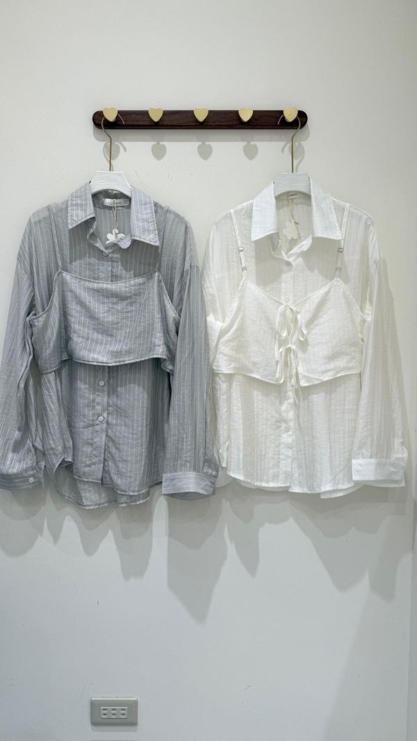 【疊穿吊帶條紋襯衫】 