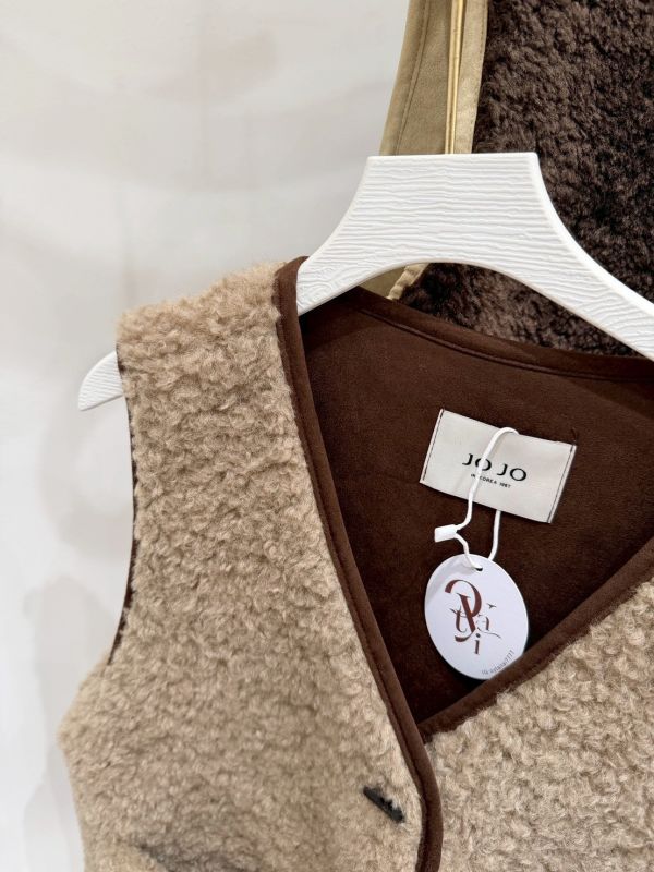 羊羔毛拼接麂皮背心 