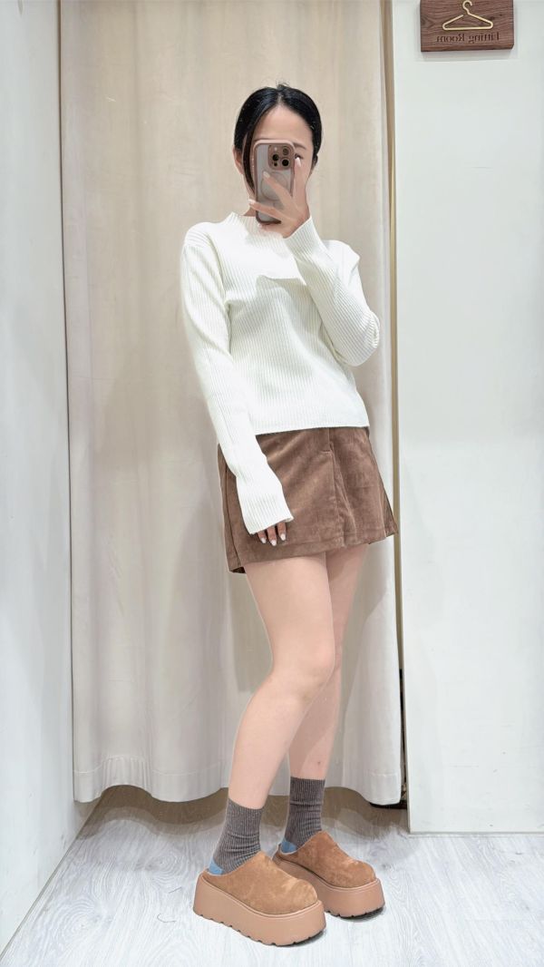 【歐式坑條針織上衣】 