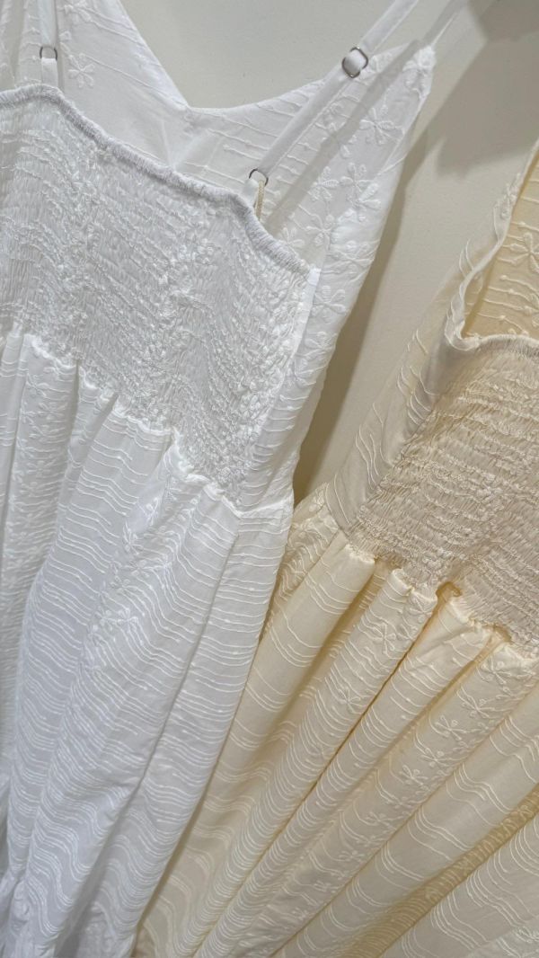 【棉刺繡花花吊帶長洋裝】 