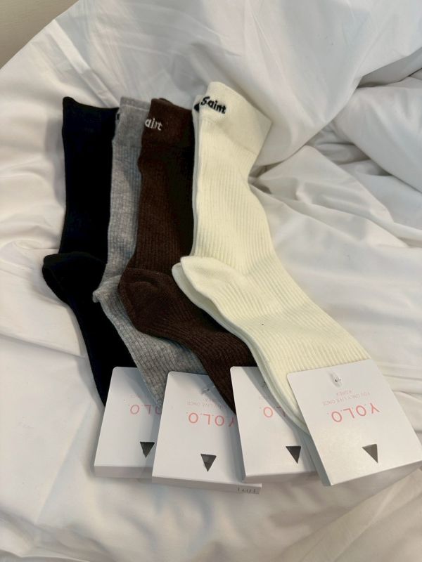 兩邊不一樣後刺繡襪子 