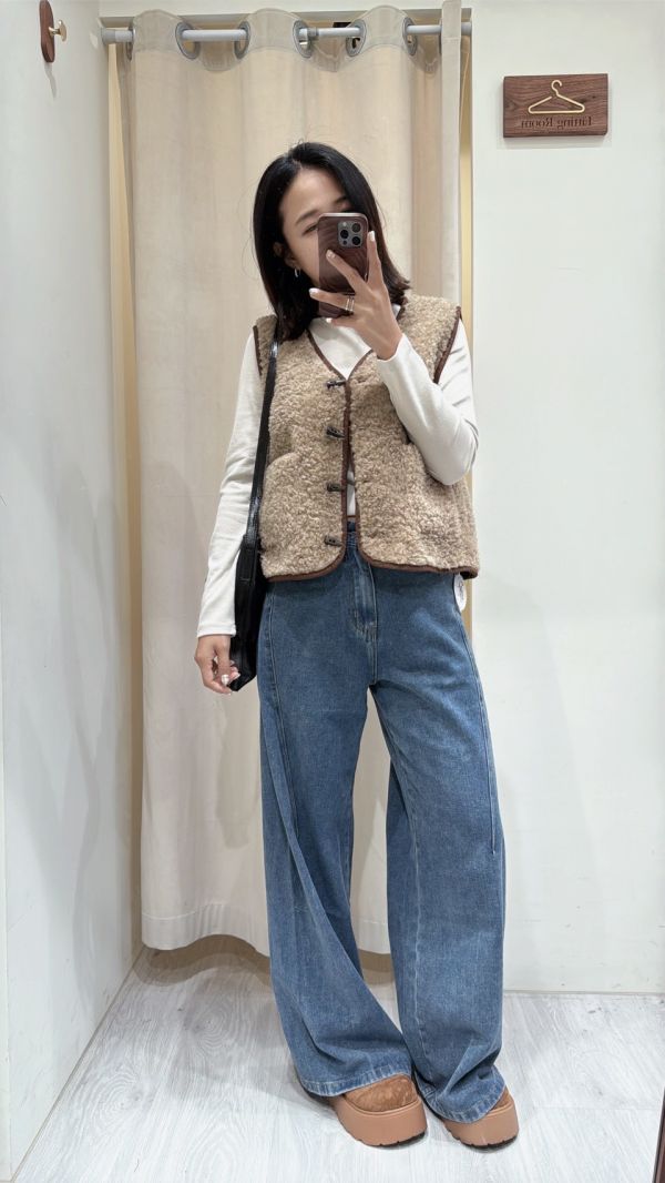 羊羔毛拼接麂皮背心 