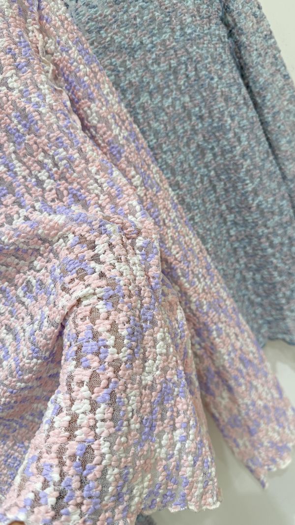 【彩色立體花花網紗上衣】 