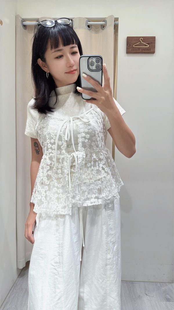【刺繡小雛菊綁帶吊帶背心】 