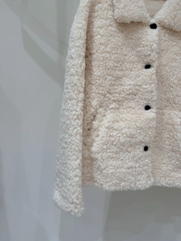 翻領羊羔毛排釦外套 