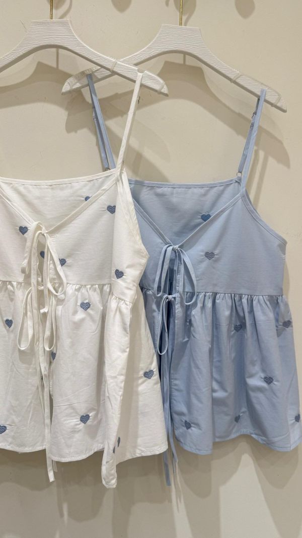 【愛心刺繡吊帶背心】 