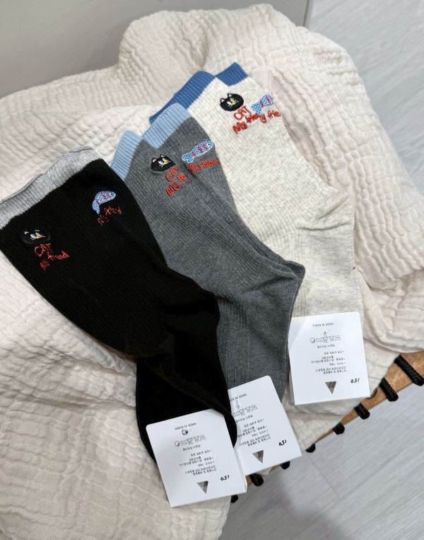 右魚左貓刺繡襪 