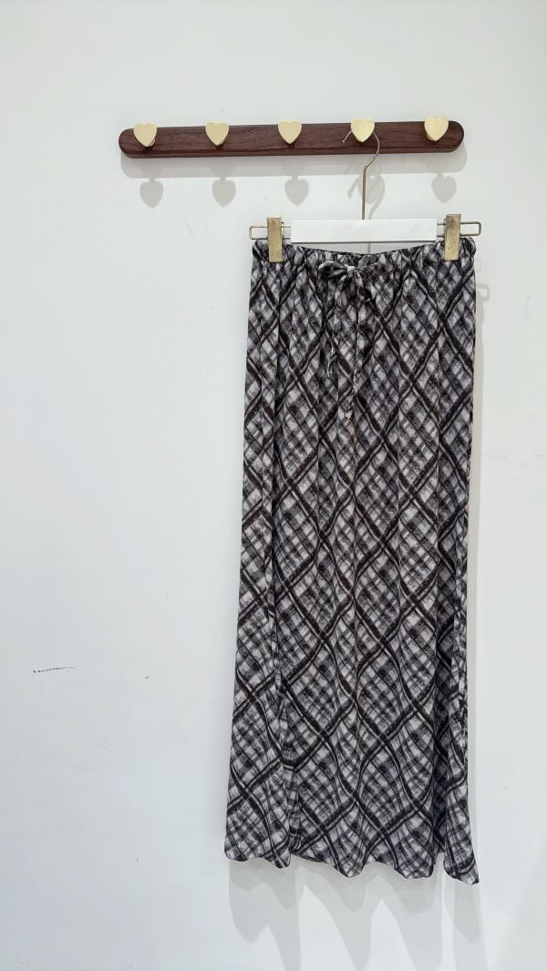 【格紋肌理A字裙】 