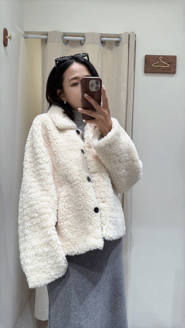 翻領羊羔毛排釦外套 