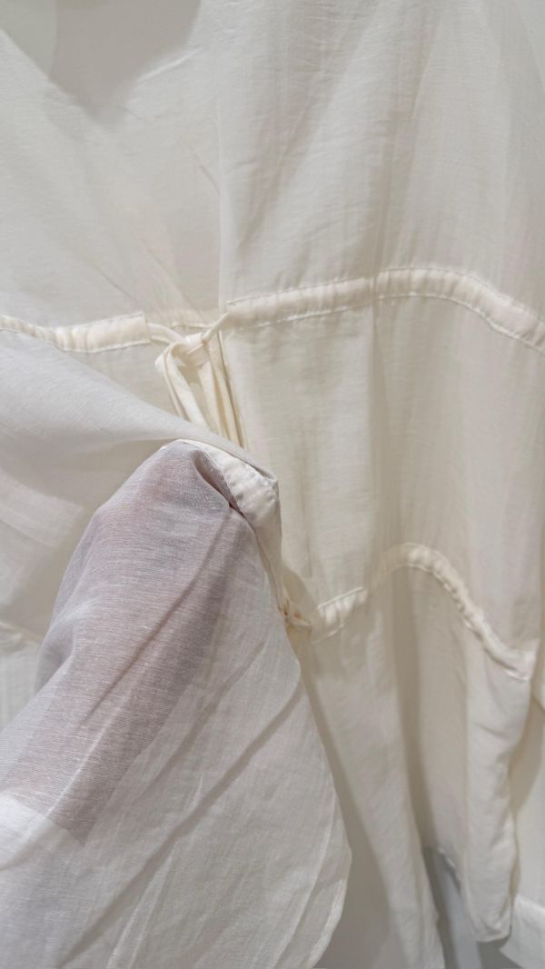 【後雙綁帶透膚棉麻襯衫】 