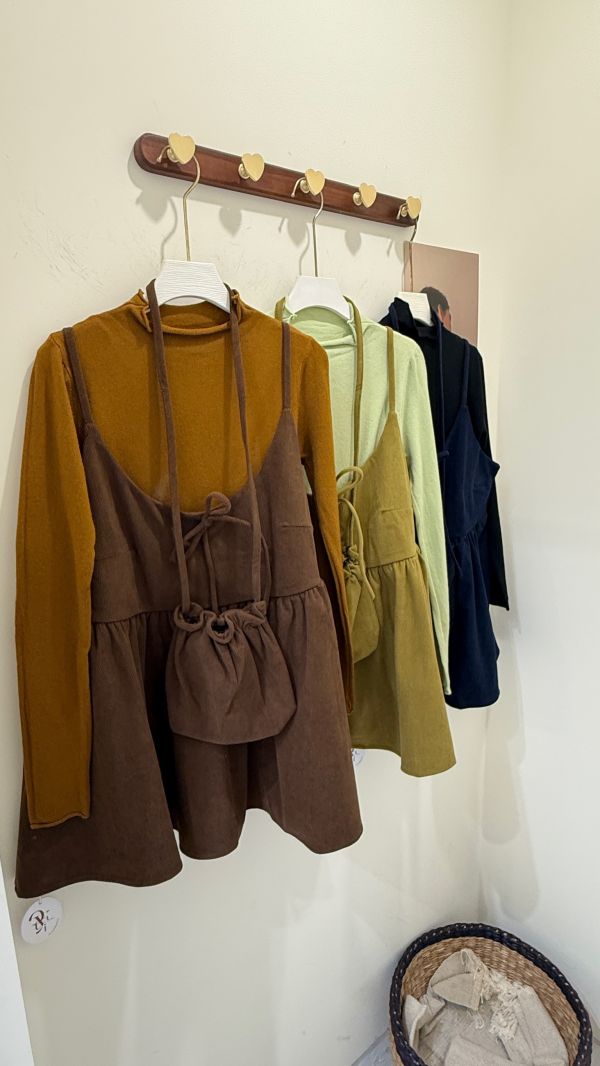 【小立領針織衫+燈芯絨背心裙套裝-附小包】 