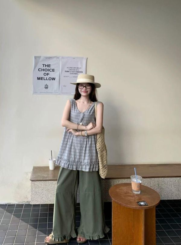 【肌理方格木耳邊背心】 