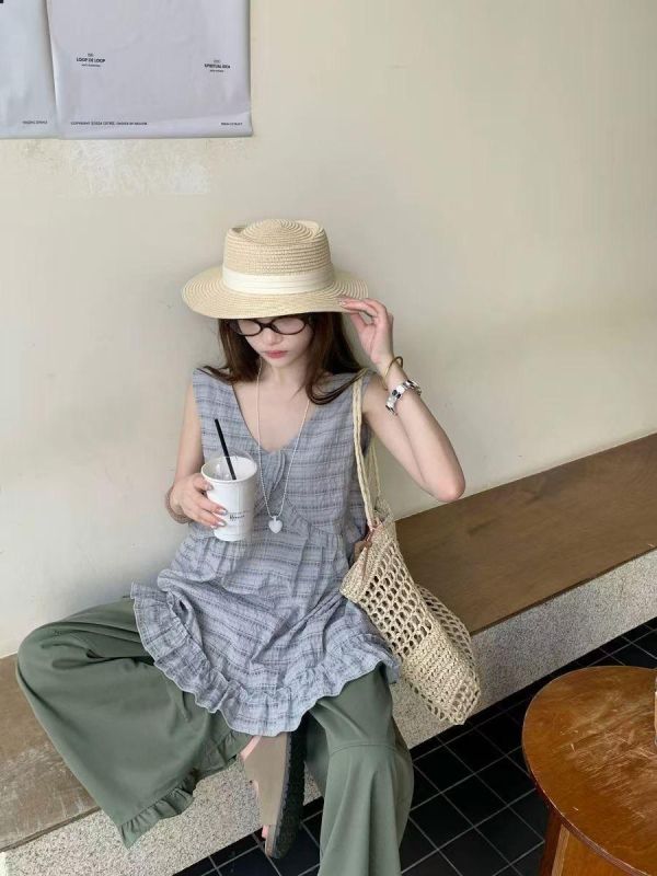 【肌理方格木耳邊背心】 