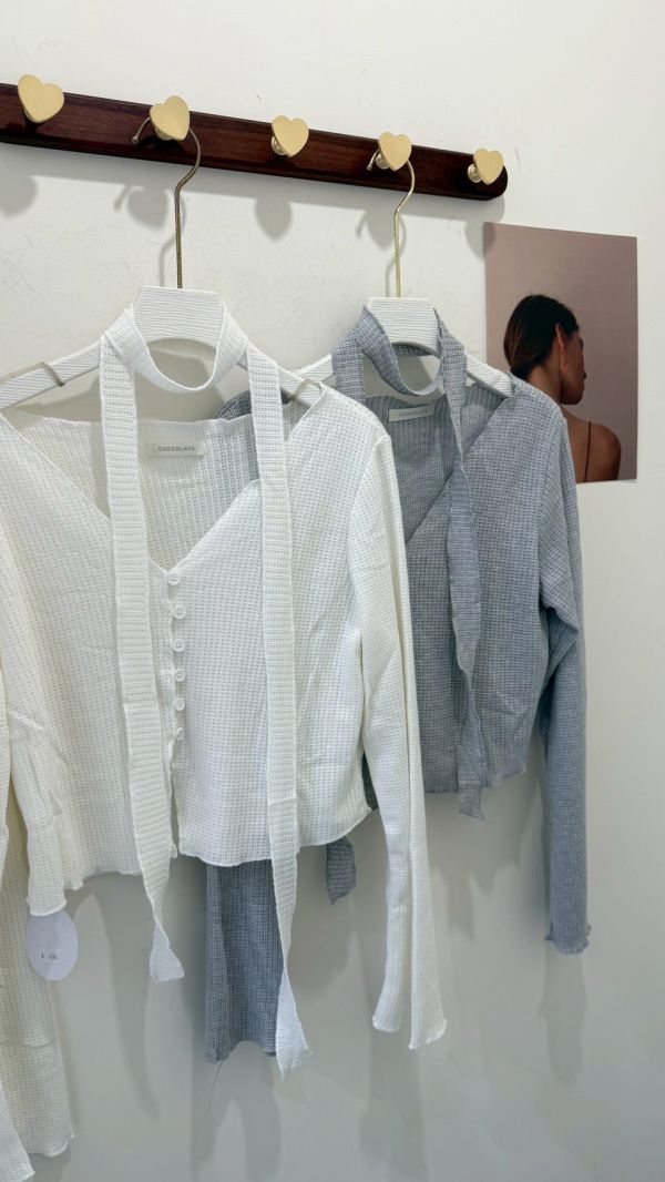 繞脖鬆餅格提花上衣 