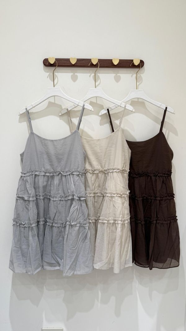 【薄透花邊吊帶洋裝】 