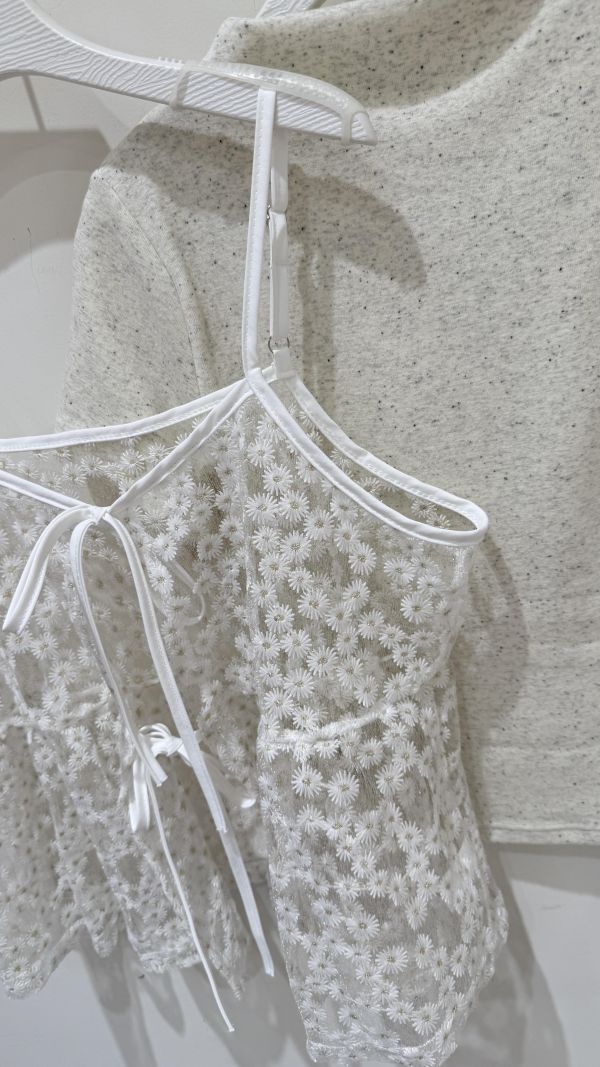 【刺繡小雛菊綁帶吊帶背心】 